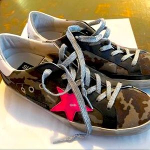 Golden goose women’s size 39 camo and hot pink star